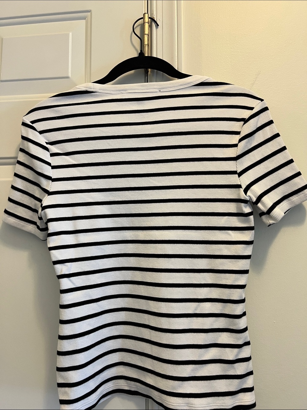 White House Black Market size small tee - Picture 5 of 5